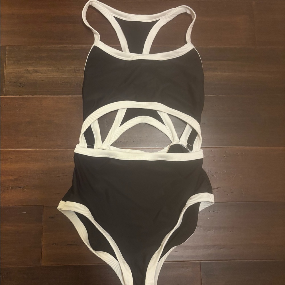Aerie Pop Cut Out One Piece Black and White Swimsuit Size Medium Long - Picture 4 of 5